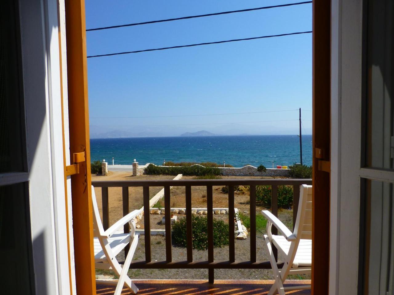 Arokaria Seaside Hotel Ambelas Bagian luar foto